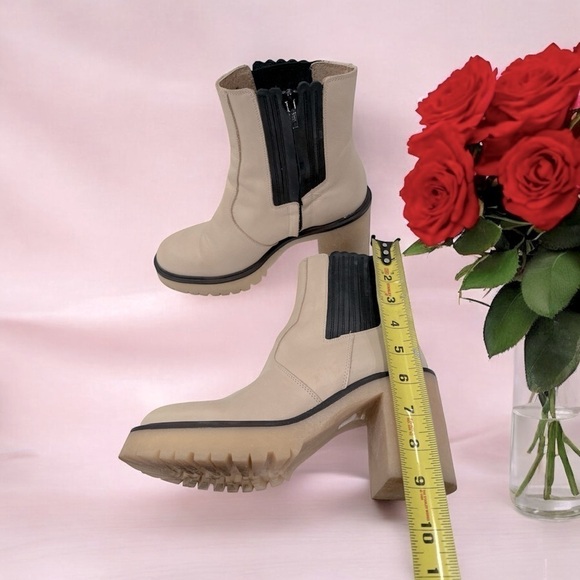 Free People James Chunky Heel Chelsea Boot Cream Leather size 39 US 9 - Picture 15 of 15